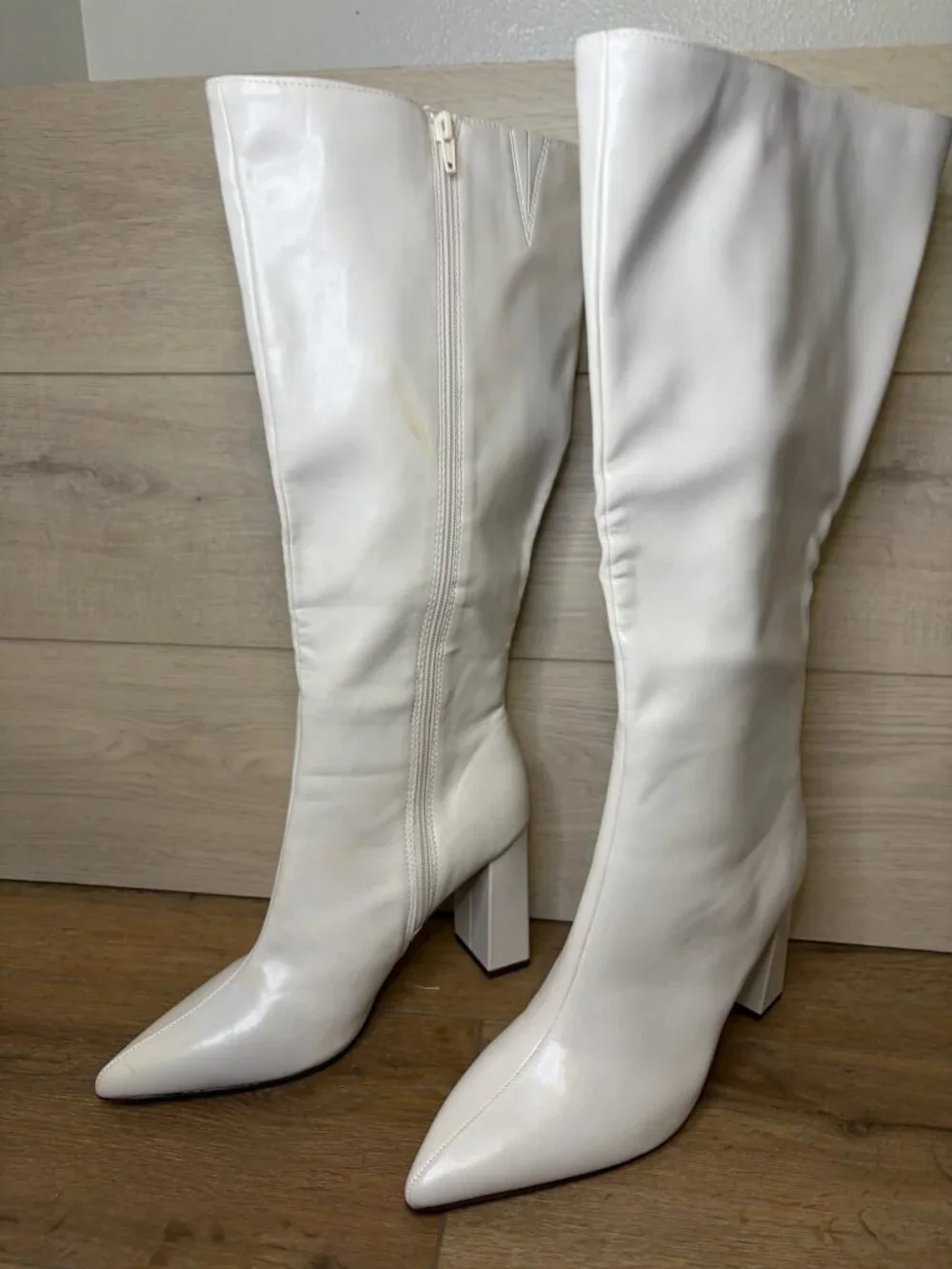 Wild Pair Islahp Knee-High Block Heel Boots White Size 10M